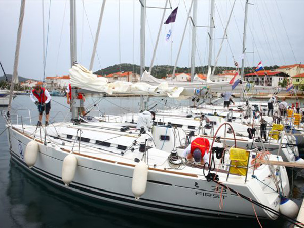 Immagine First 35