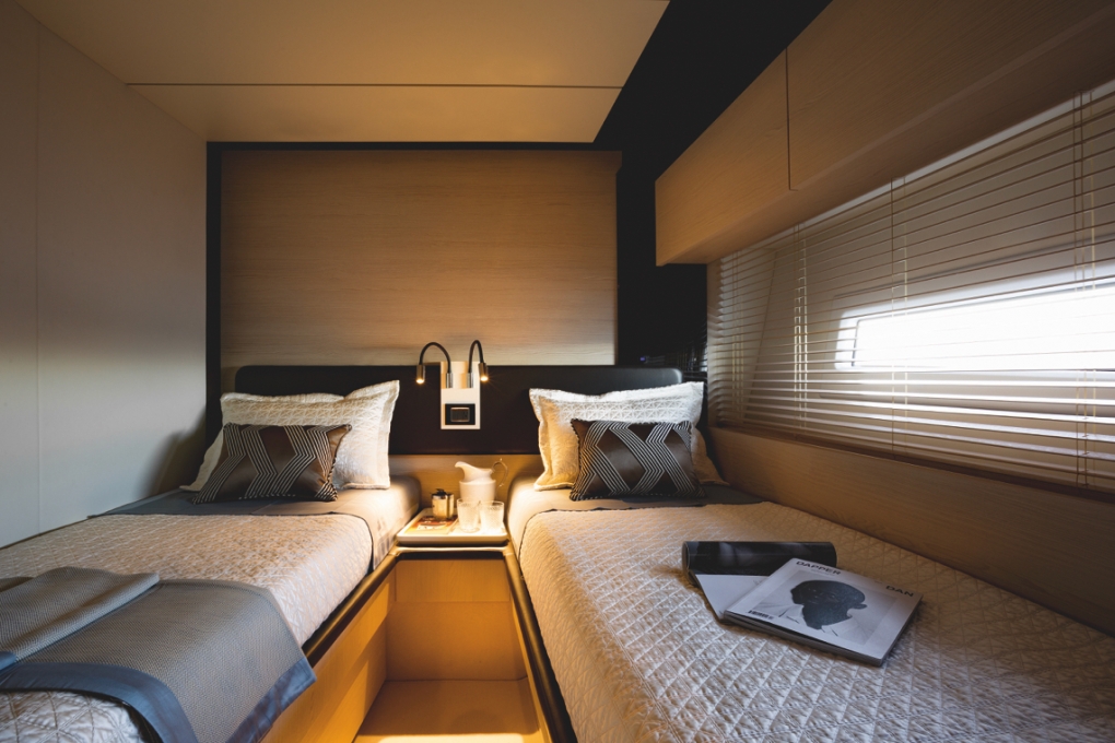Immagine Azimut 72