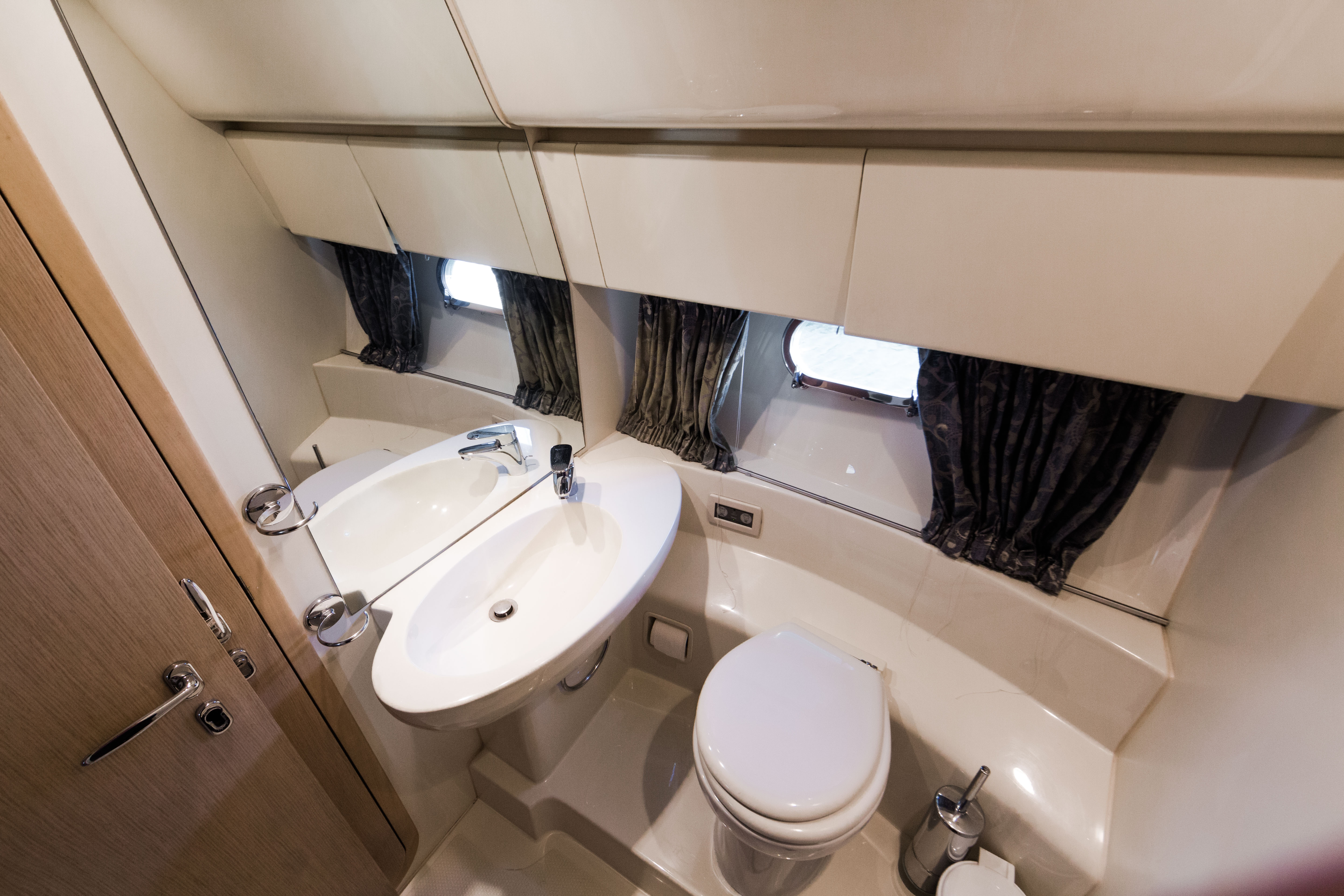 Immagine Ferretti 460