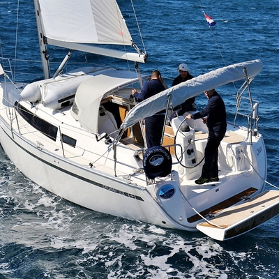 Bavaria C 33 