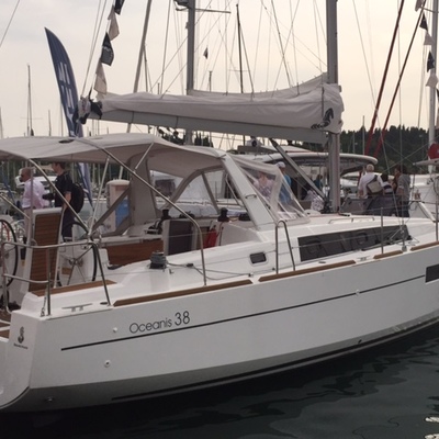 Oceanis 38 