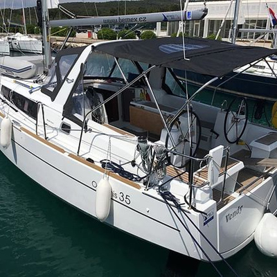 Oceanis 35